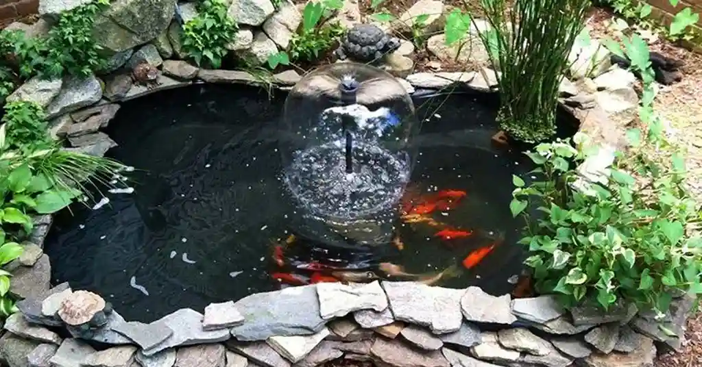 Kolam Mini dengan Batu Hiasan